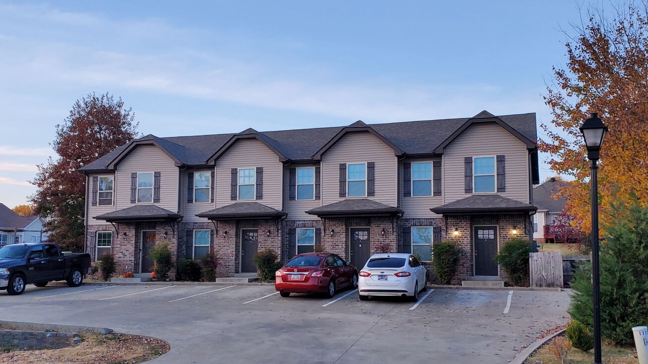 1775 Spring Water Drive, Clarksville, TN 37040