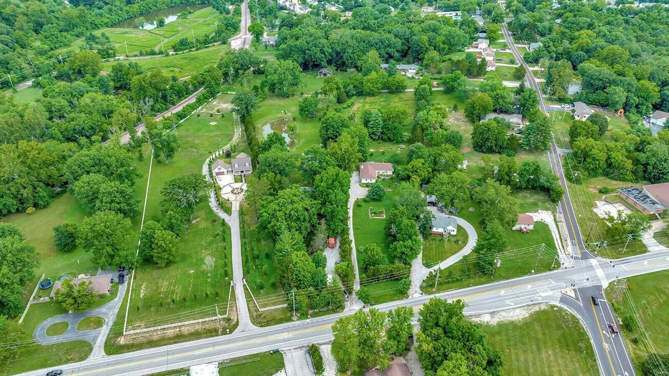 Pictures of Land property located at 3637 Baumgartner Rd, St. Louis, MO