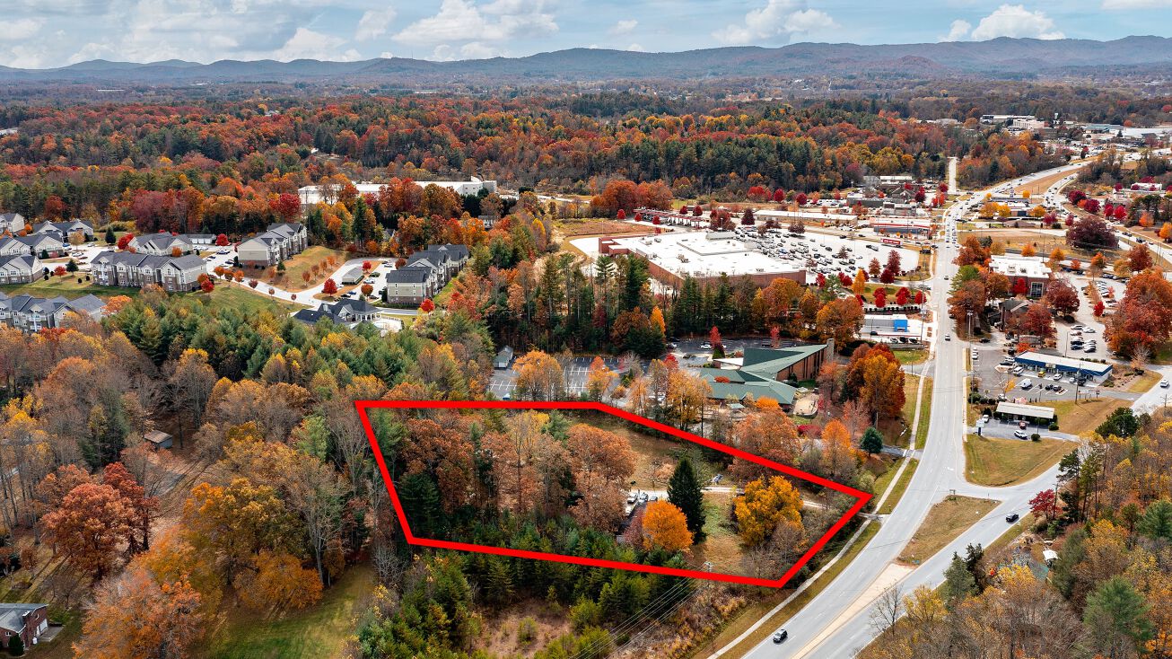 2620 Chimney Rock Rd, Hendersonville, NC 28792