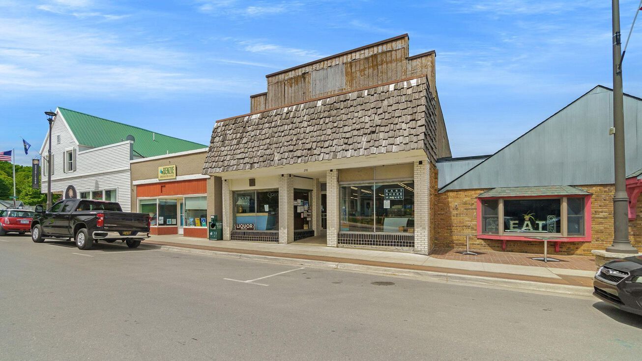 276 S Benzie Boulevard, Beulah, MI 49617