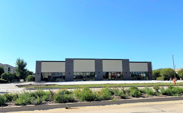 Pictures of Retail property located at 409 W Town Center Blvd, Champaign, IL 61822 for sales - image #1
