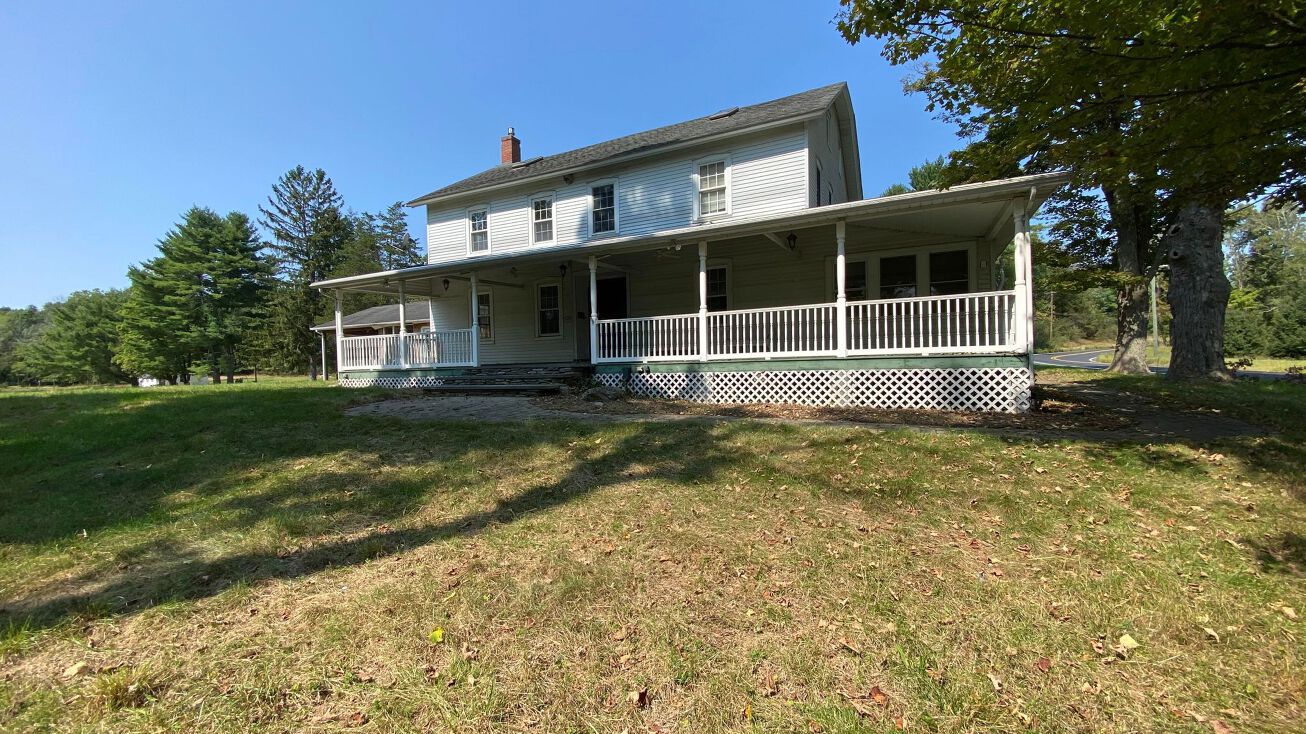 51 Sellersville Dr, East Stroudsburg, PA 18302