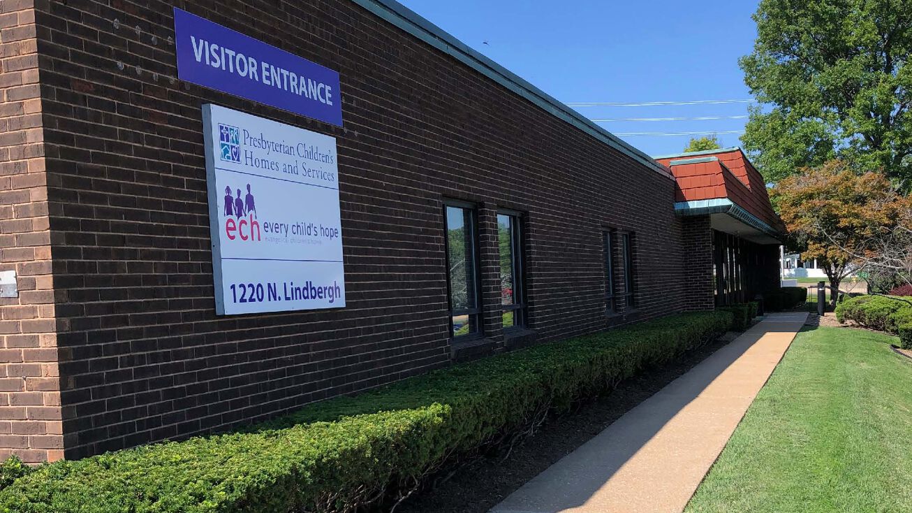 1220 N Lindbergh Blvd, St. Louis, MO 63132