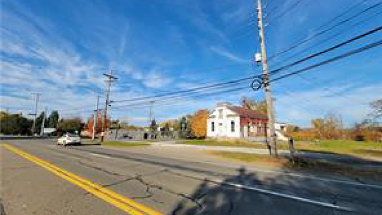 6390 W Ridge Rd, Erie, PA 16506