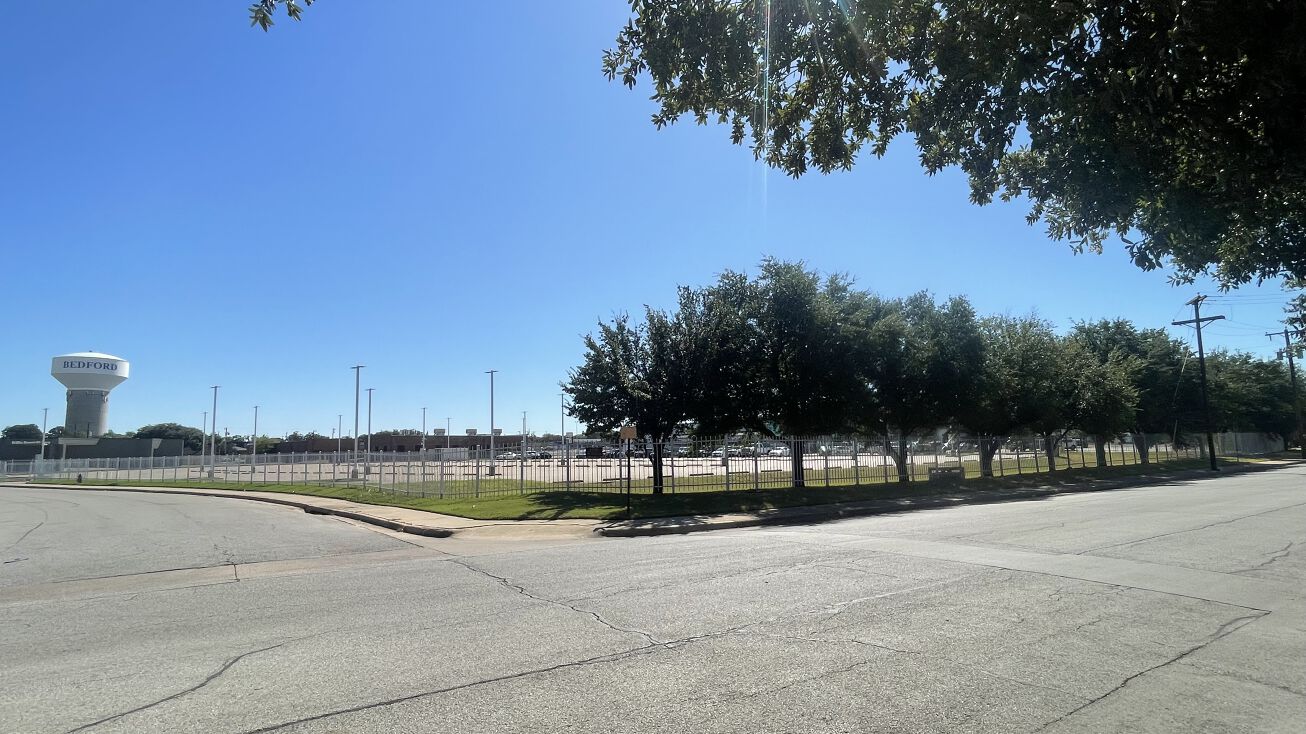 1328 Tennis Dr, Bedford, TX 76022