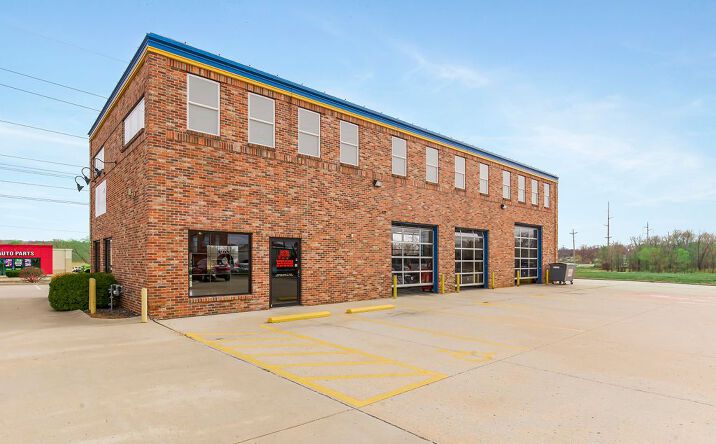 Pictures of Retail property located at 162 S Buckner Tarsney Road, Grain Valley, MO 64029 for sales - image #1