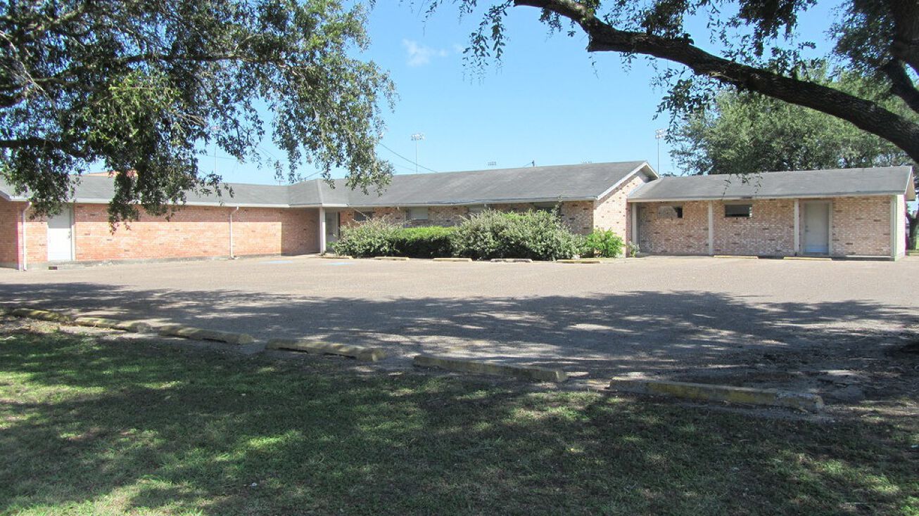 1133 E Sinton St, Sinton, TX 78387