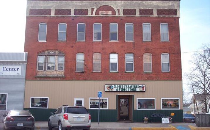 image of property at 126 N MARKET ST Gallatin MO 64640-1156