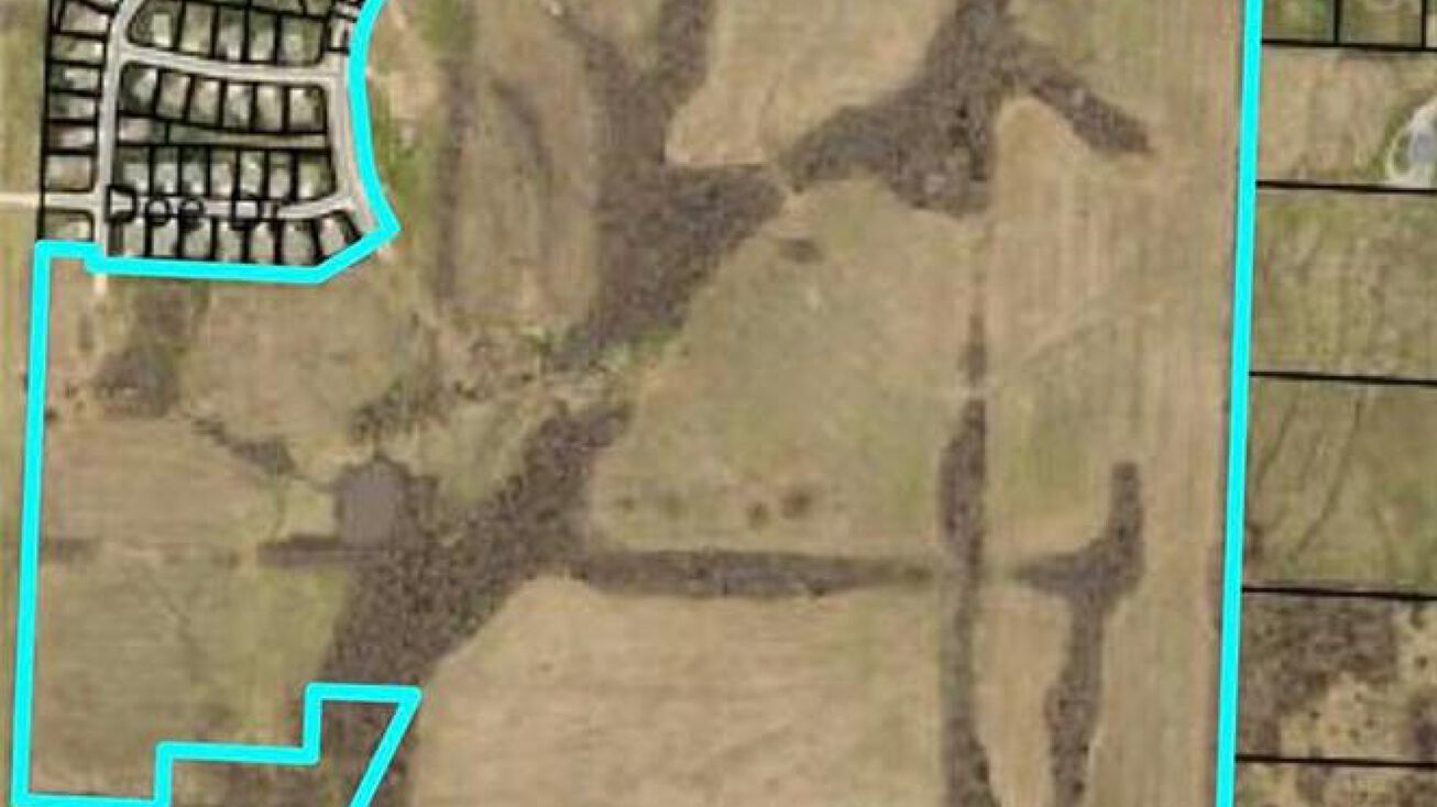 E 195th Street, Raymore, MO 64083