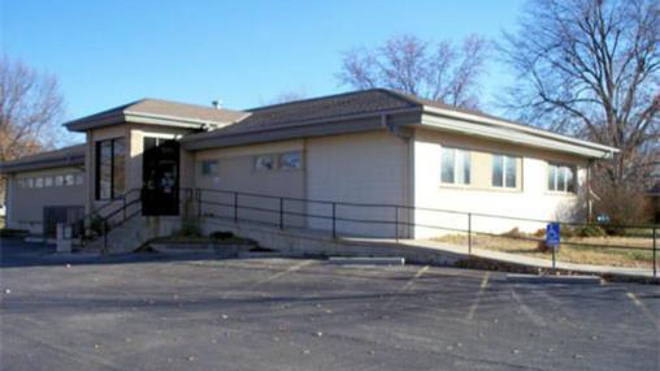 2 Holly Lane, Paola, KS 66071