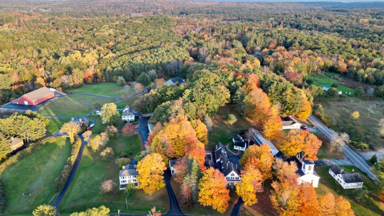 1090 Pittston School St, Pittston, ME 04345