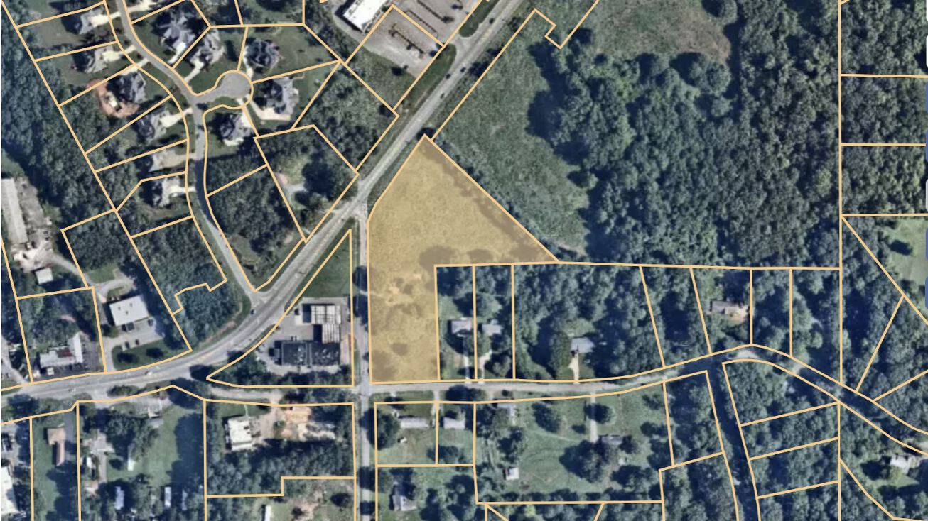 135 Strickland Rd, Alpharetta, GA 30004