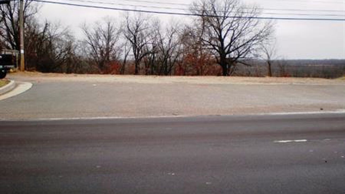 Pictures of Land property located at 888 Old Rte 66, Saint Robert, MO 65583 for sales - image #1