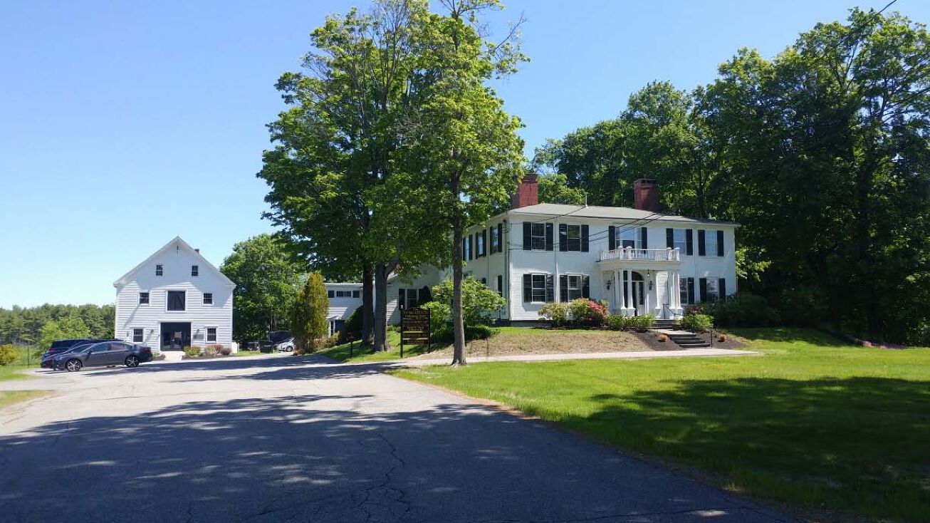 7 Estate Dr, Gorham, ME 04038