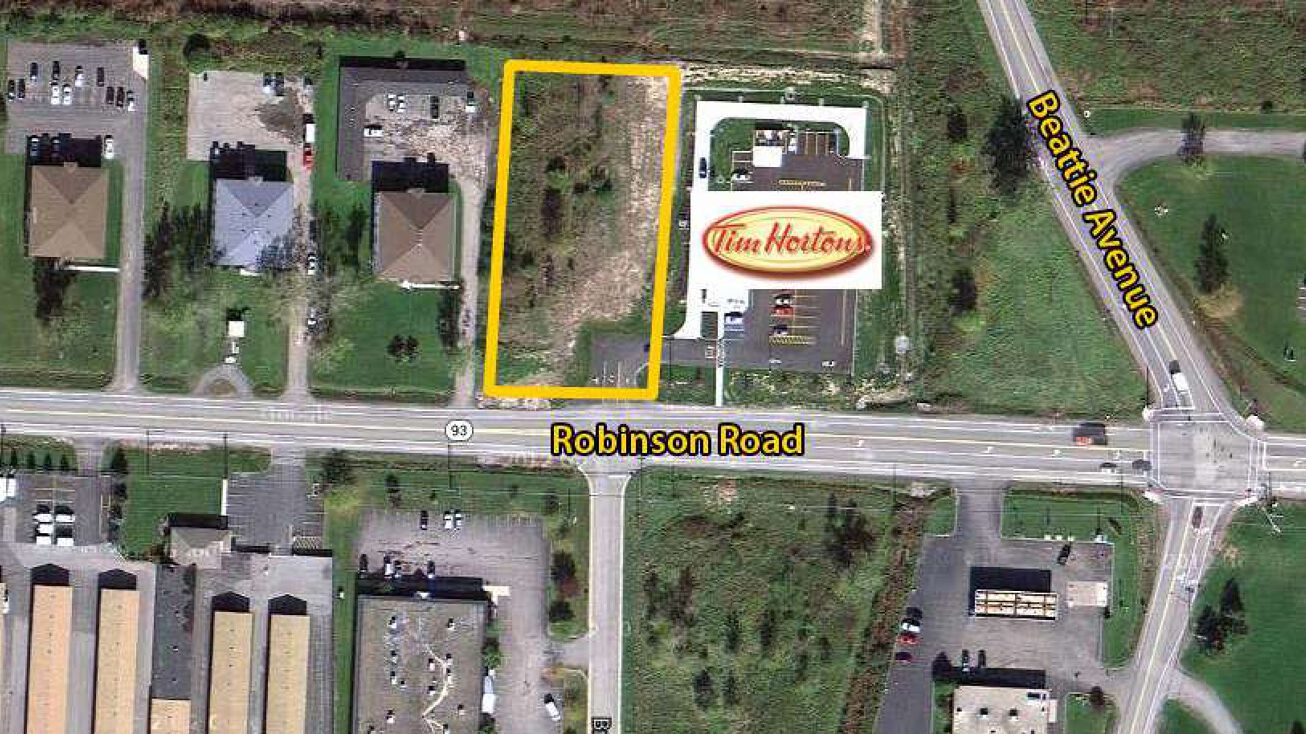 6391 Robinson Rd, Lockport, NY 14094