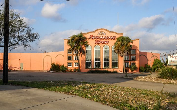 Pictures of Retail property located at 13340 Leopard St, Corpus Christi, TX 78410 for sales - image #1