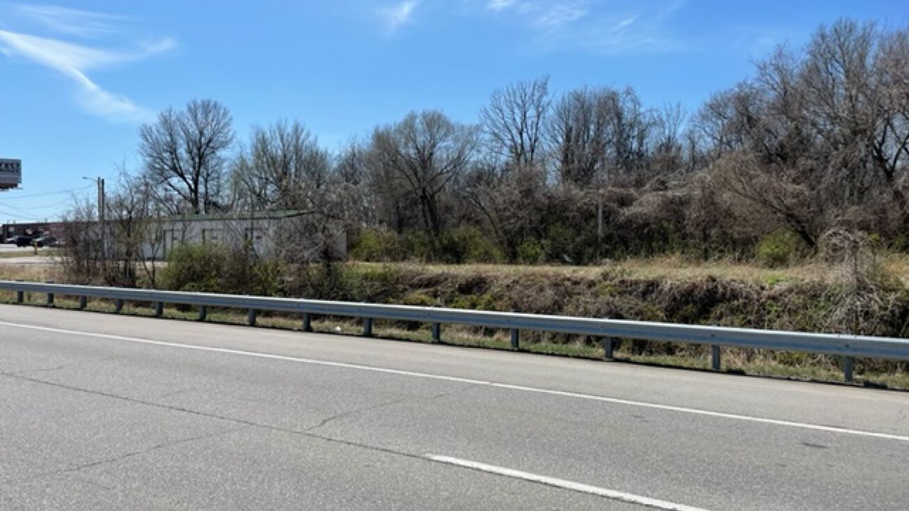 1721 S W Bypass, Springfield, MO 65807