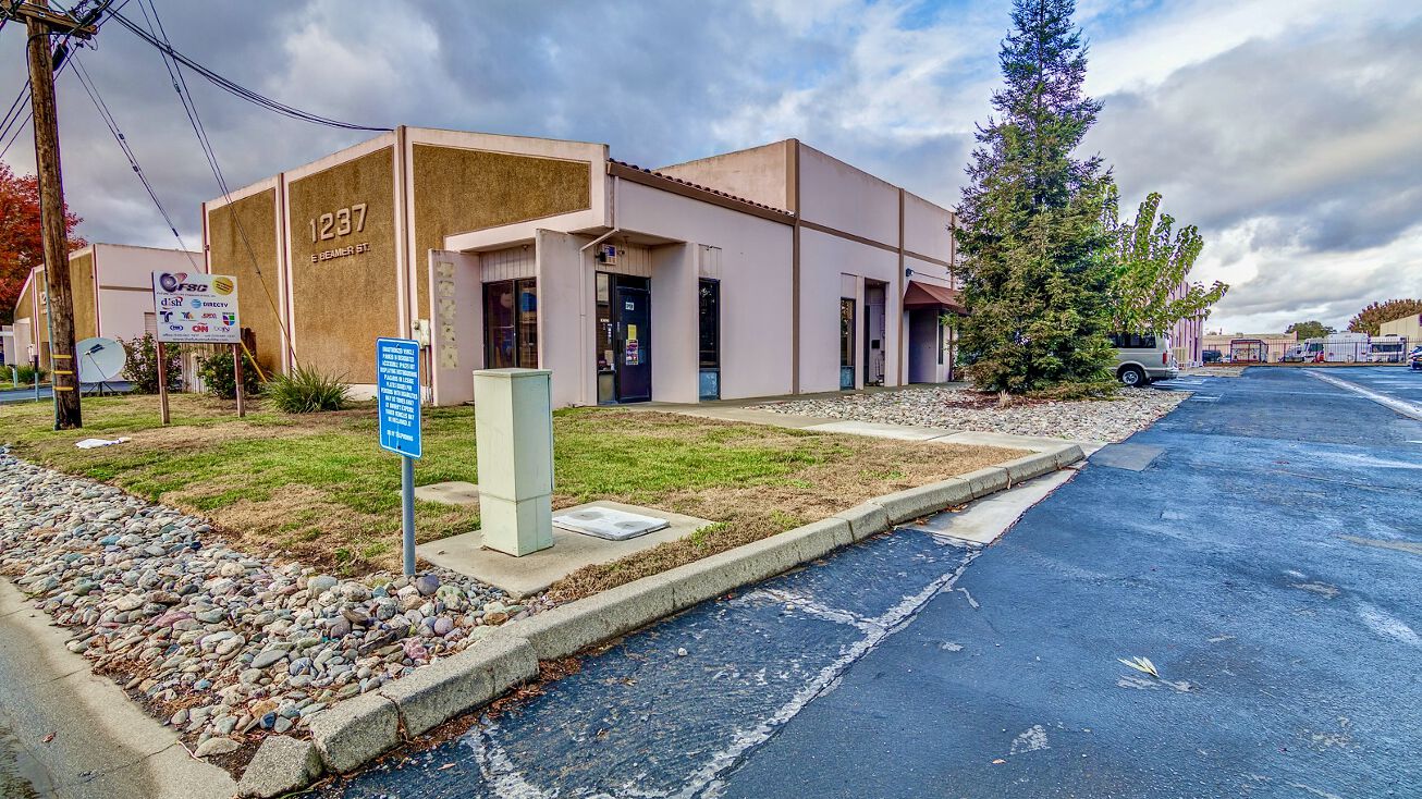 1237 E Beamer St, Woodland, CA 95776