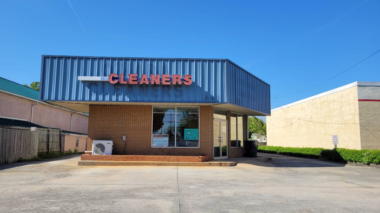 645 E 3rd St, Jackson, GA 30233