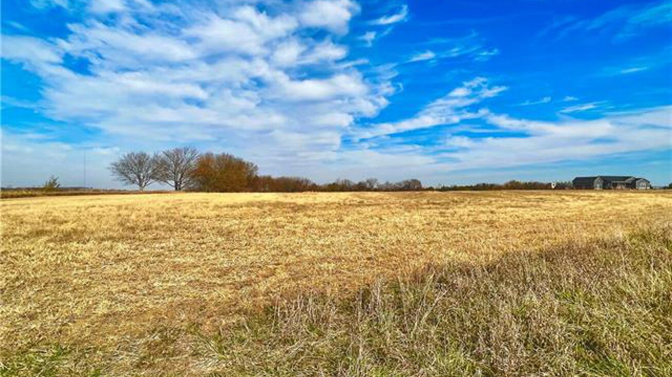 N 900 Road, Eudora, KS 66025