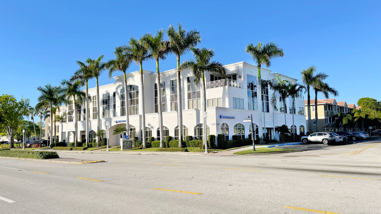 599 9th St N, Naples, FL 34102