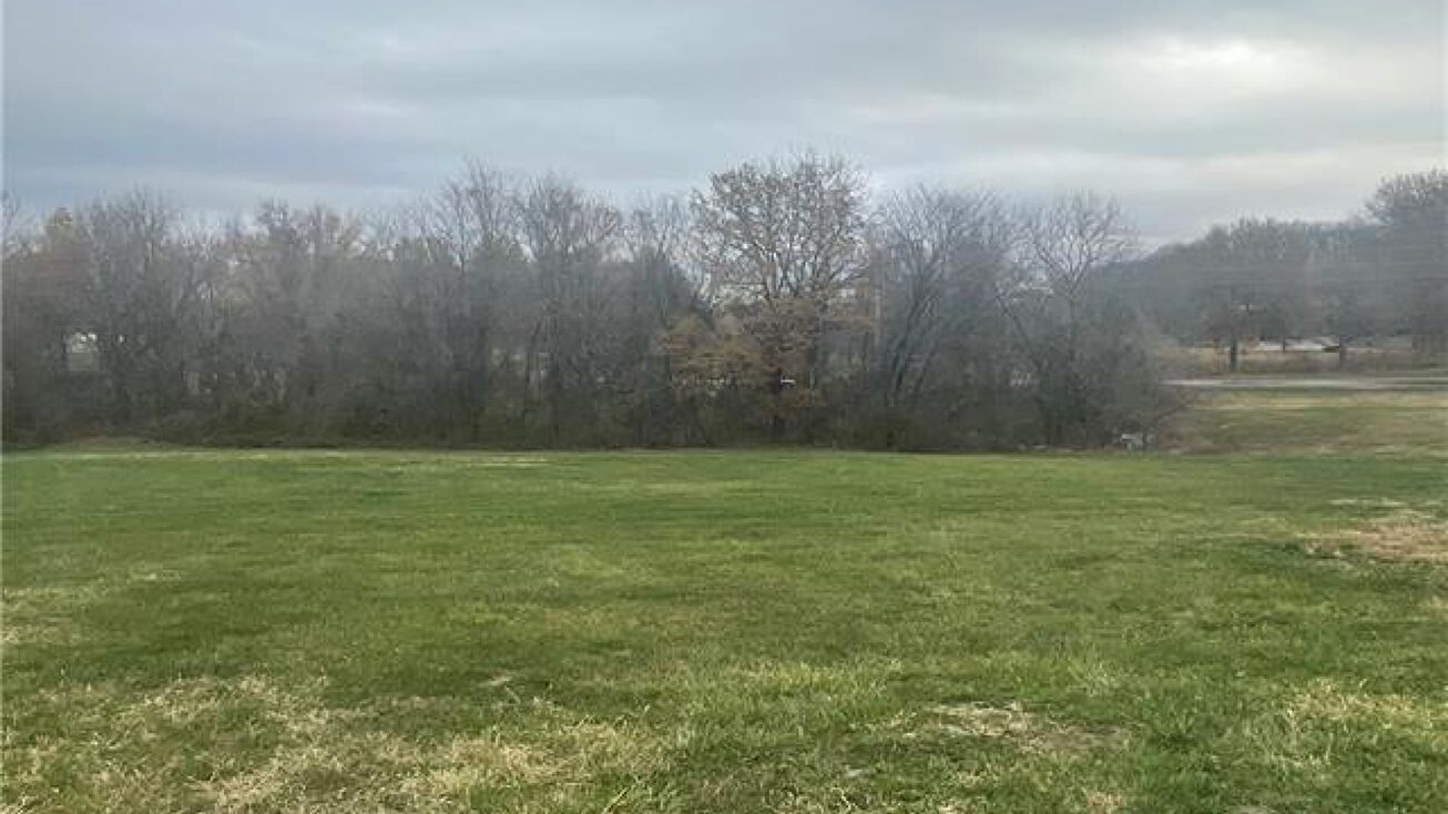 6808 S Buckner Tarsney Road, Oak Grove, MO 64075