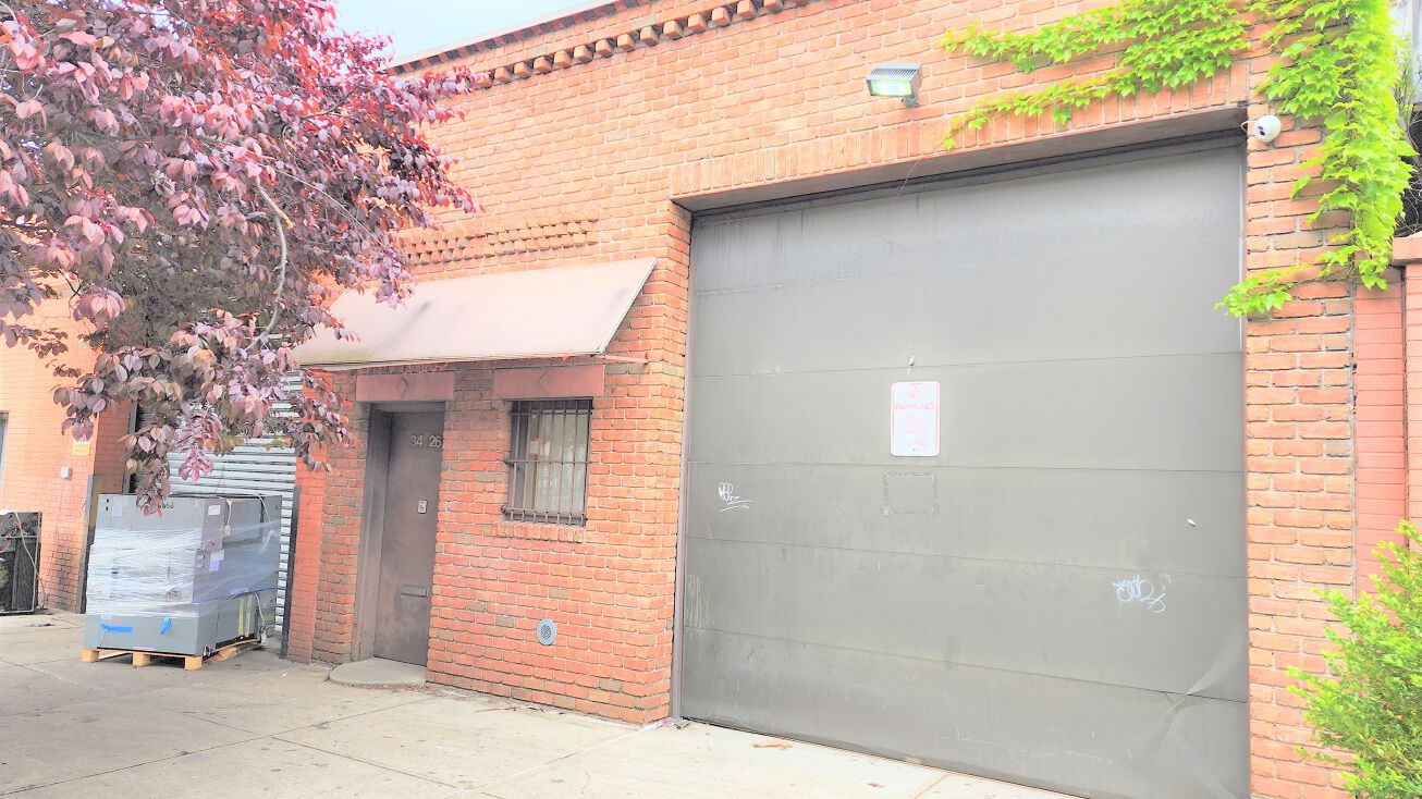 3426 31st St, Queens, NY 11106