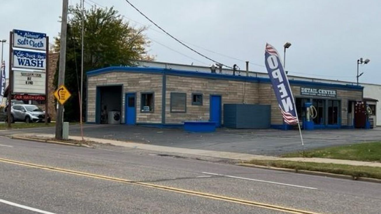 1015 8th St, Baraboo, WI 53913