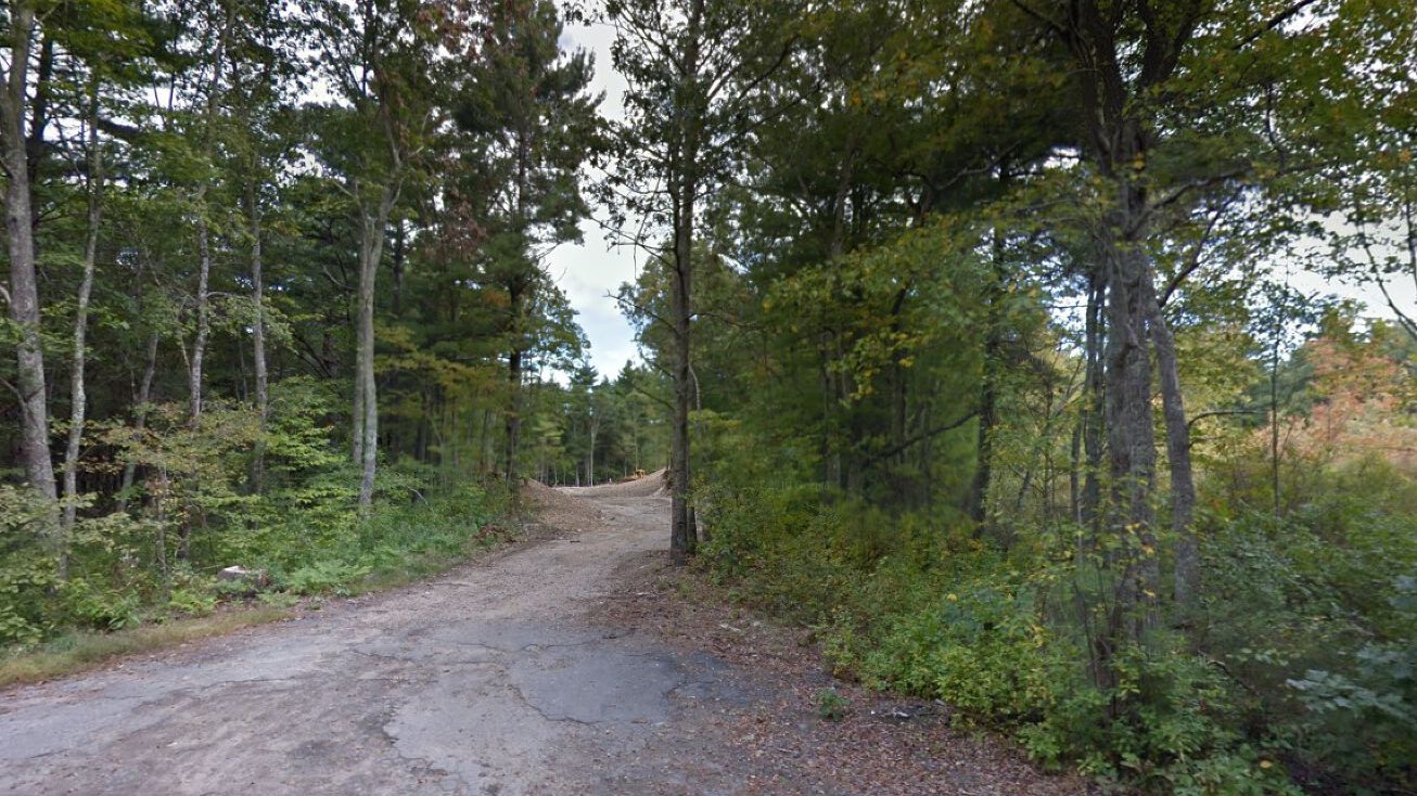 541 Log Rd, Smithfield, RI 02917