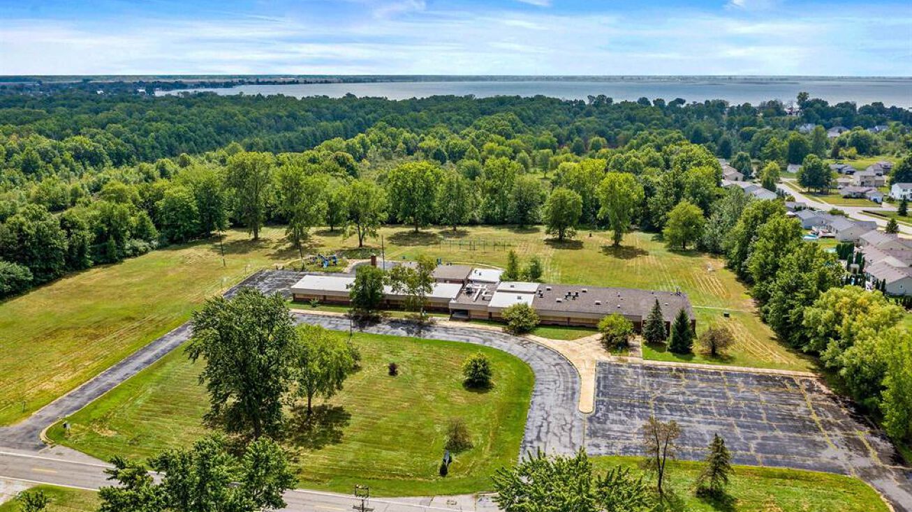 8361 Broadbridge Rd, Ira Township, MI 48023