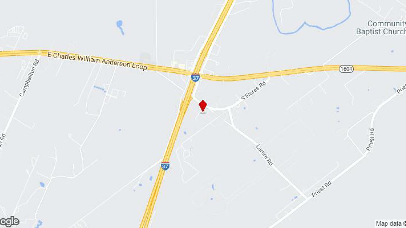 4296 S Flores Rd, Elmendorf, TX 78112