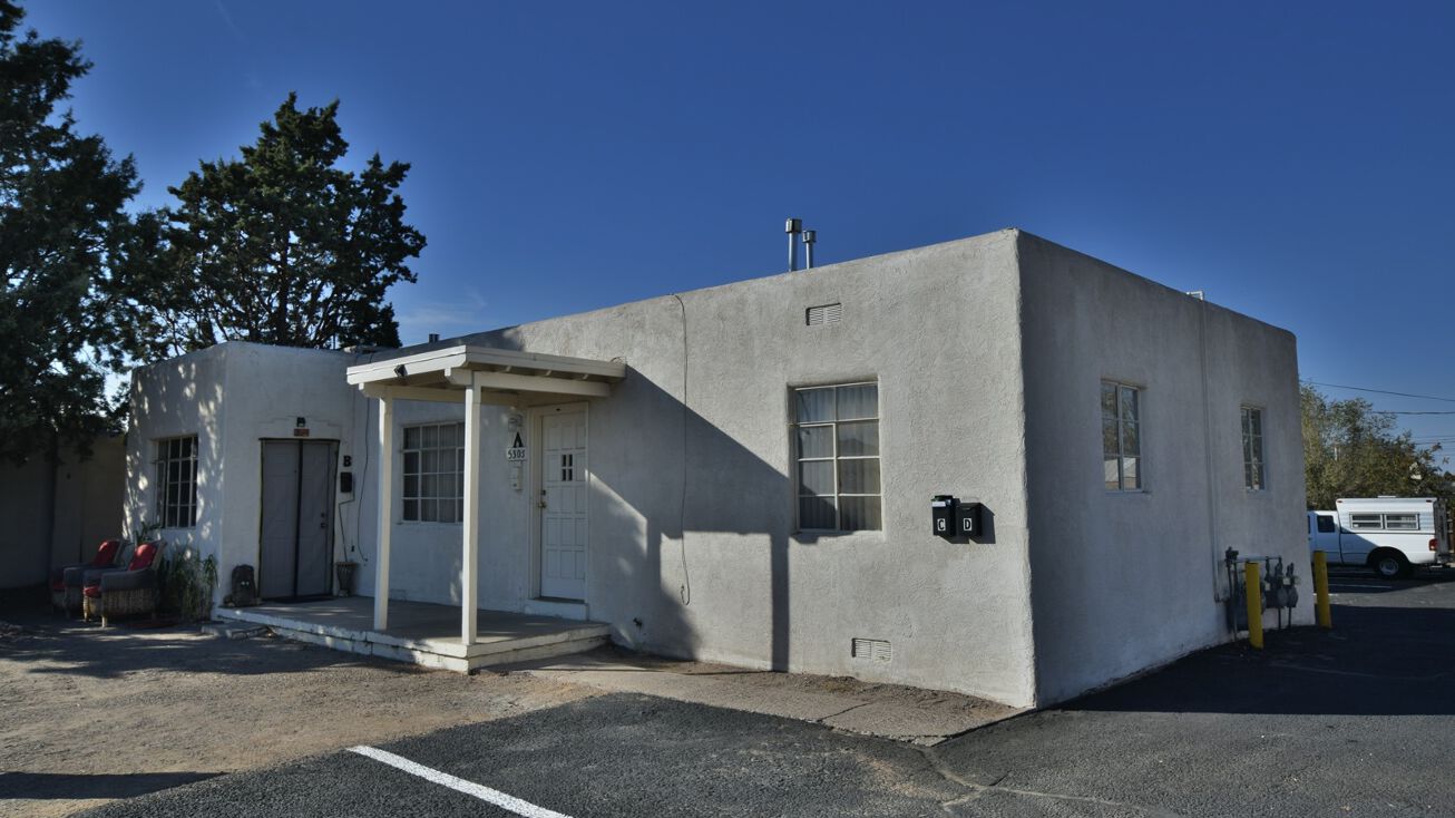 5305 El Encanto Pl NE, Albuquerque, NM 87110