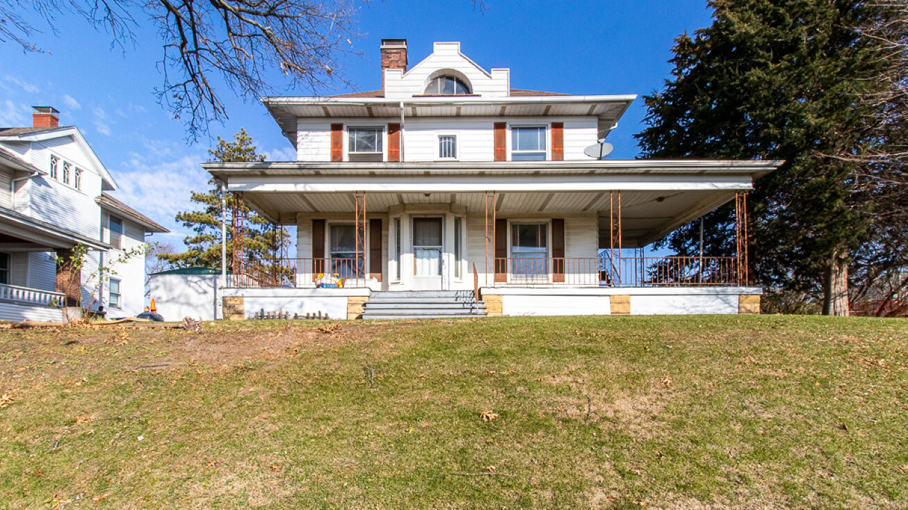 1503 Clay St, Davenport, IA 52804 Multifamily Property for Sale