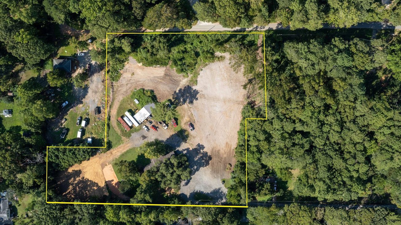 1250 Robin Ln, Acworth, GA 30102