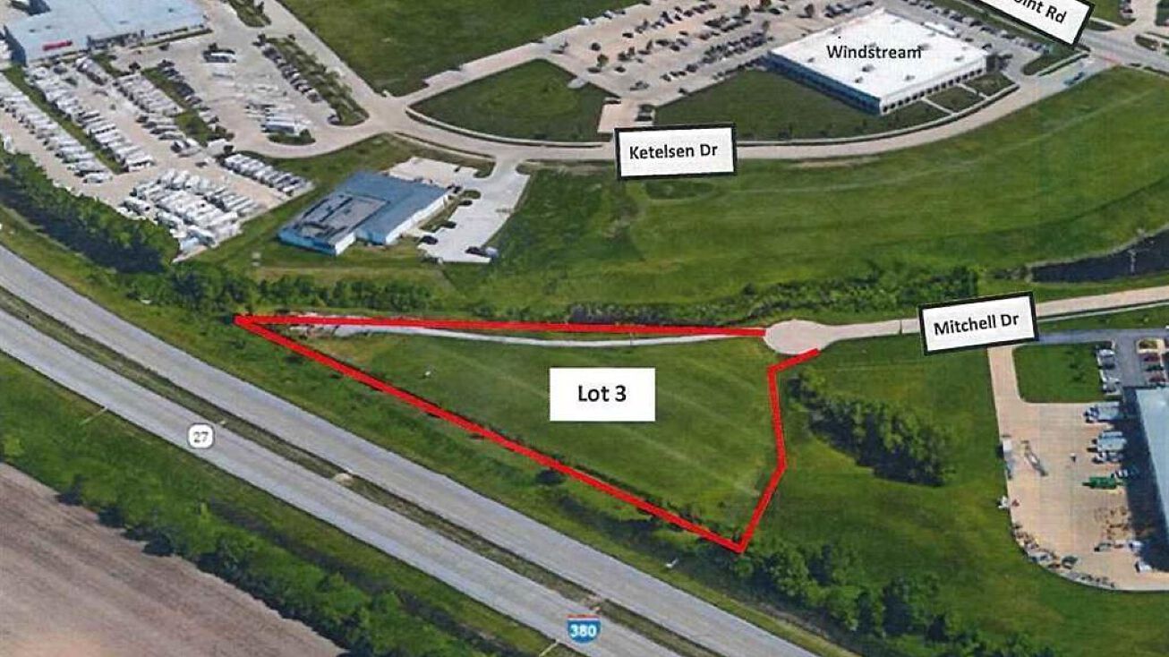 Lot 3 Mitchell Drive, Hiawatha, IA 52233