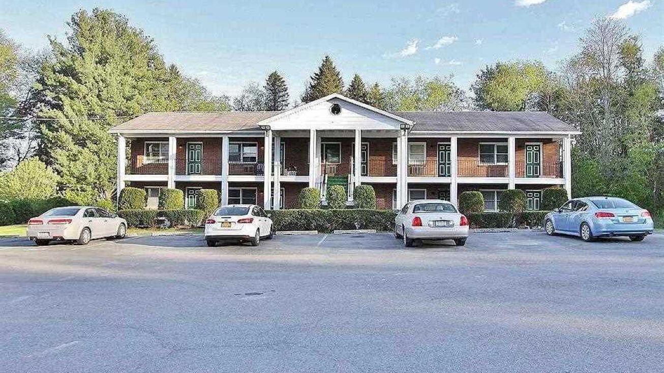 1037 Aquetuck Rd, Ravena, NY 12143