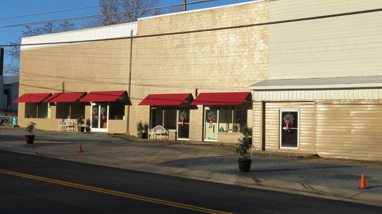 204 s main st gretna va 24557 crexi