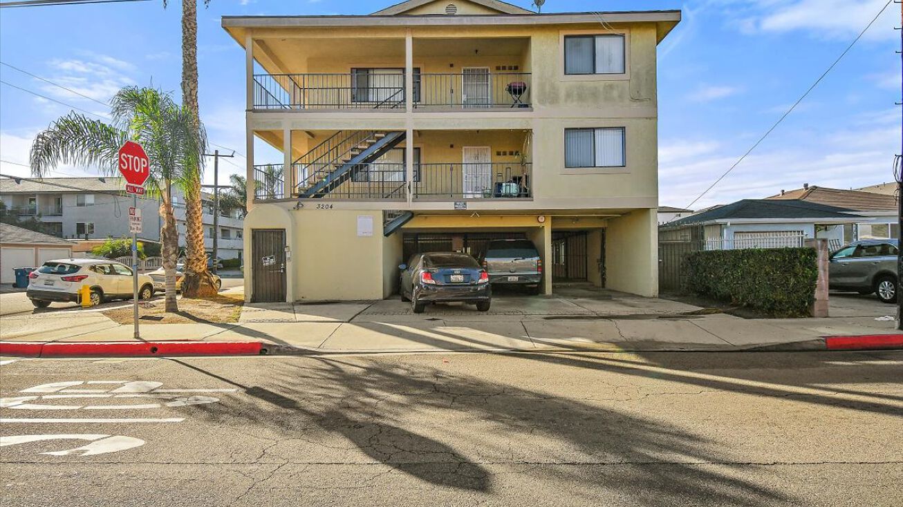 3204 139th St, Hawthorne, CA 90250