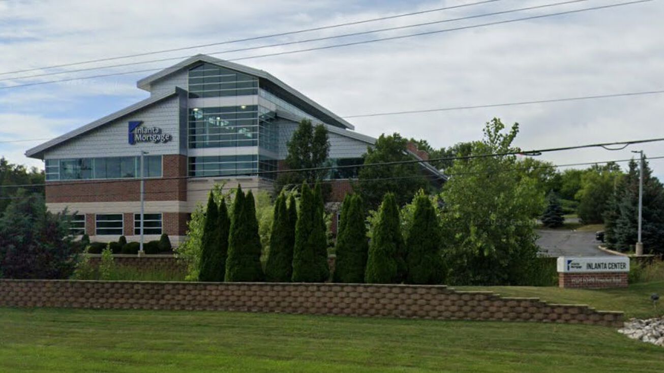 W239N3490 Pewaukee Rd, Pewaukee, WI 53072