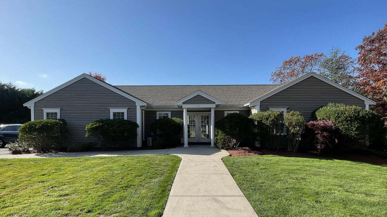 31 Edgerton Drive, North Falmouth, MA 02556 | Crexi.com