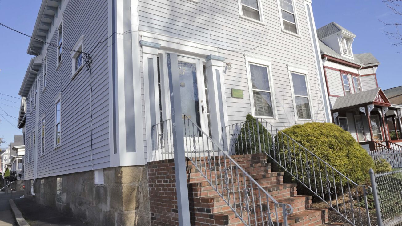 67 Allen St, New Bedford, MA 02740