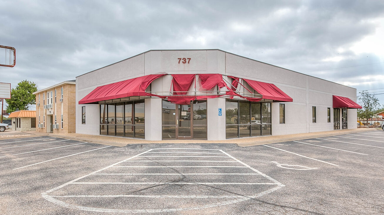 737 Knickerbocker Rd, San Angelo, TX 76903