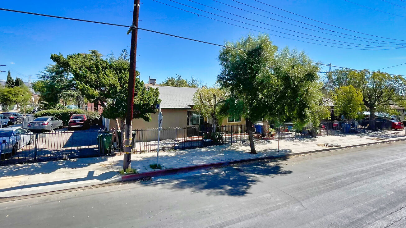 6944 Radford Ave, Los Angeles, CA 91605 | Crexi.com