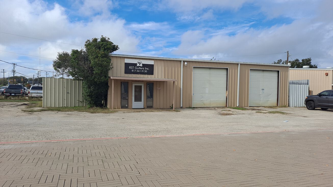 4709 Turner Warnell Rd, Arlington, TX 76001