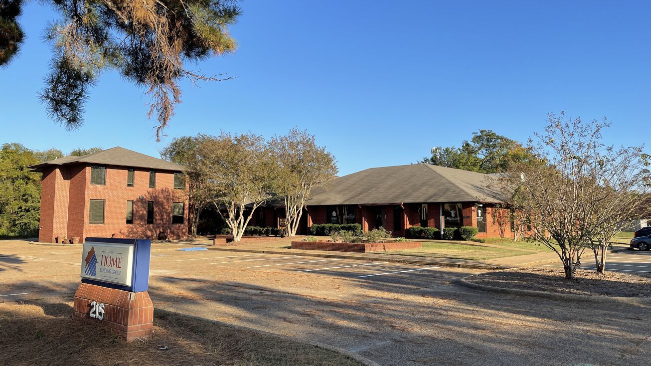 215 Katherine Dr, Flowood, MS 39232