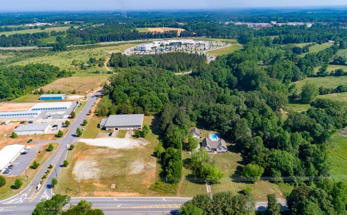 Pictures of Land property located at Clear Creek Pkwy, Lavonia, GA 30553 for sales - image #1