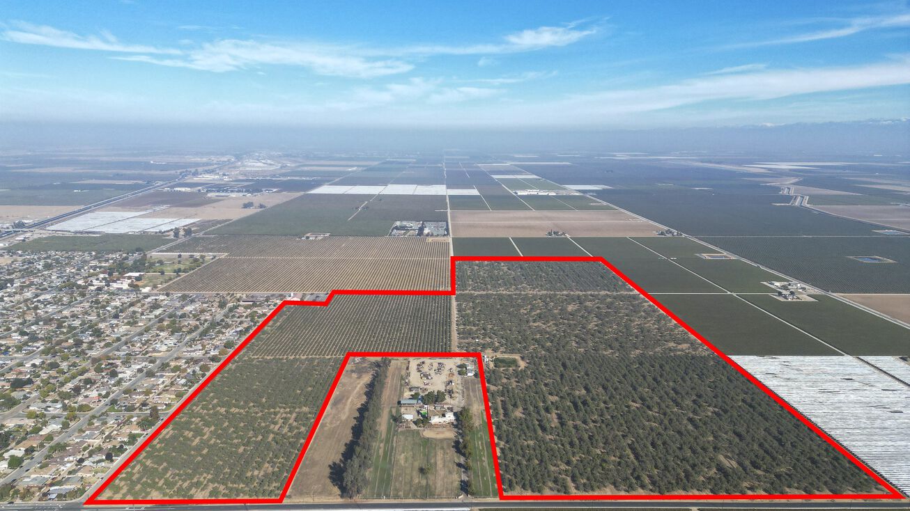 E Perkins Ave, McFarland, CA 93250