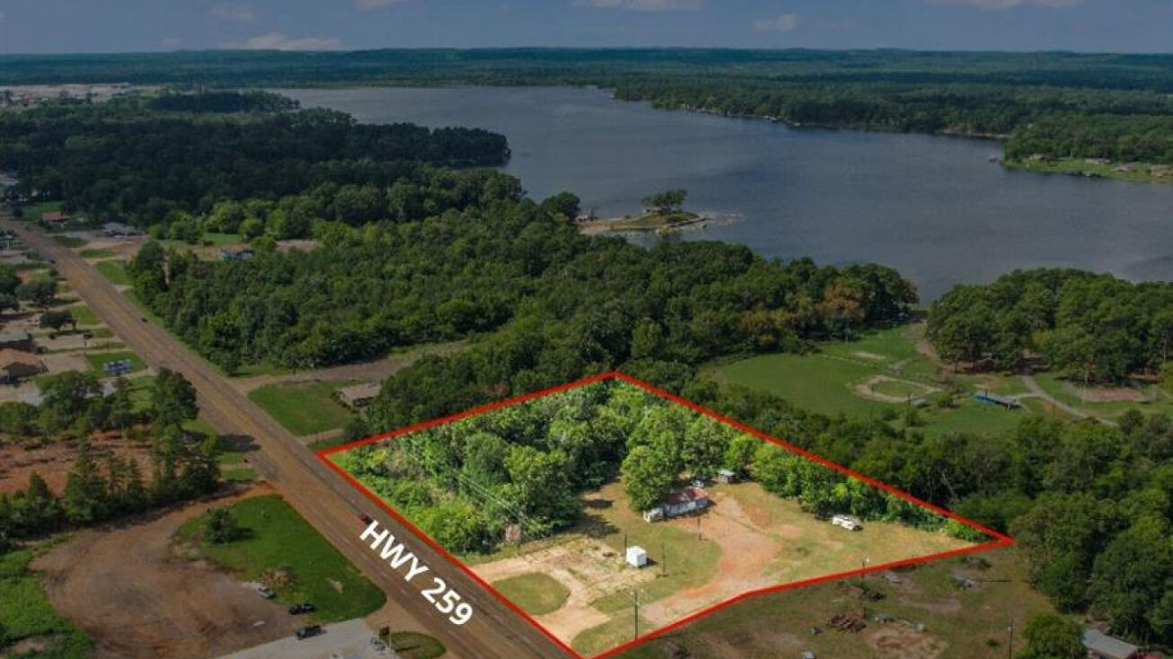 513 N Main St, Lone Star, TX 75668