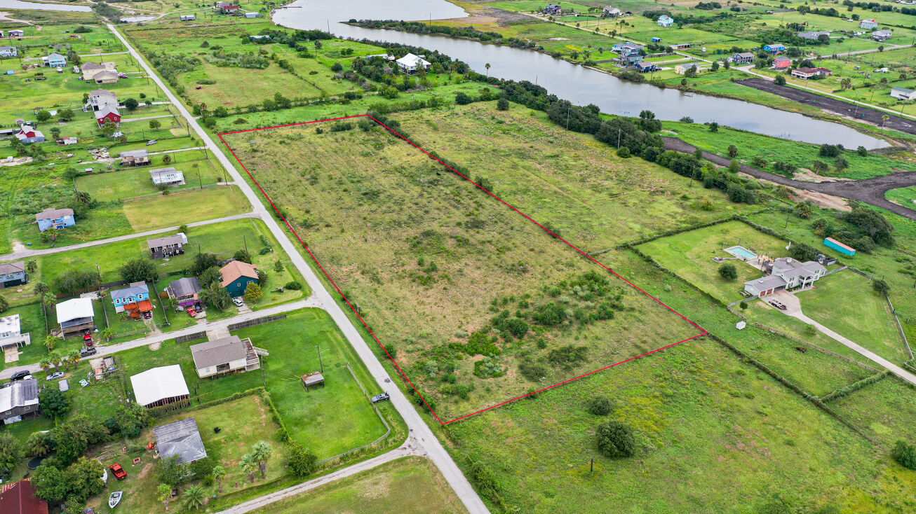 9 Mile Rd, Galveston, TX 77554