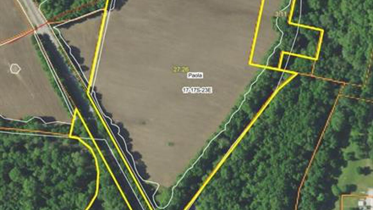 W Ottawa Street, Paola, KS 66071